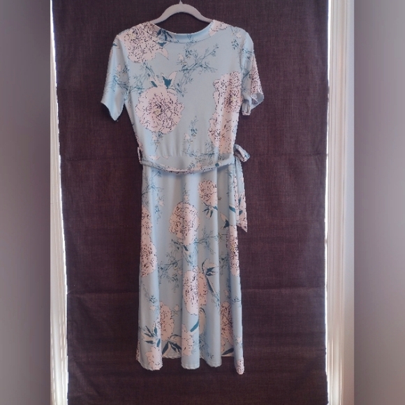 ✨ Light Blue A line Short Sleeve Midi Dress sz M - Picture 3 of 3